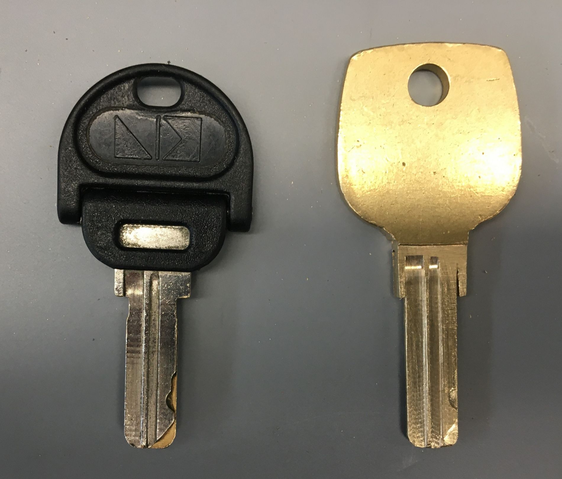 Frezowanie surowca klucza otwierającego szafkę narzędziową