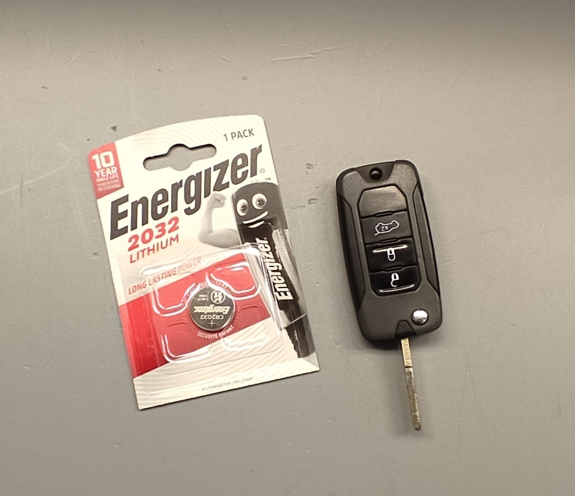 Jak wymienić baterię w kluczyku do Jeepa Renegade?