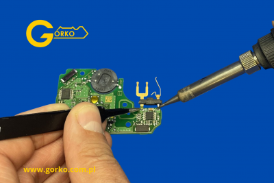 Naprawa karty Renault Hands Free – uszkodzony przycisk wymieniony na nowy. Naprawa karty Renault Hands Free – uszkodzony przycisk wymieniony na nowy.
