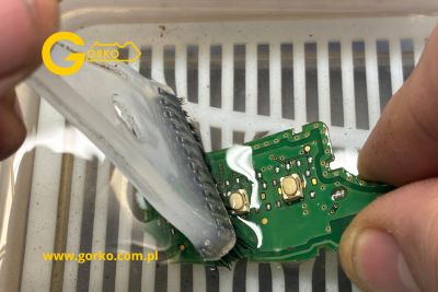 Jak naprawiamy klucze Renault Master IV – docinanie grotu, wymiana obudowy i serwis elektroniki